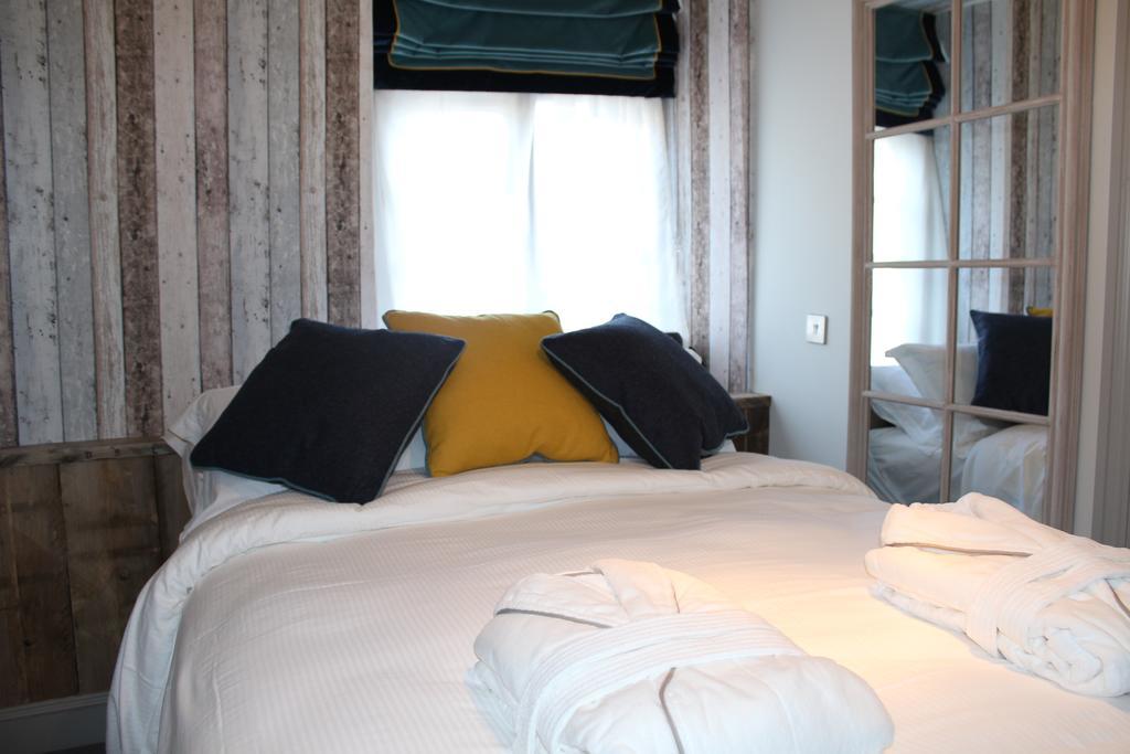 The Woodstock Arms Hotel Room photo