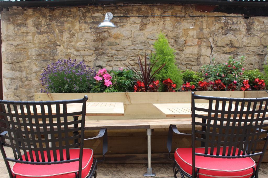 The Woodstock Arms Hotel Exterior photo