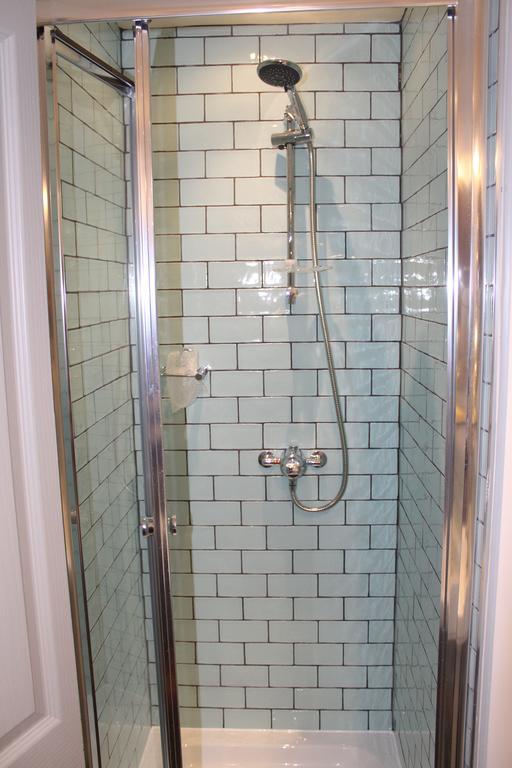 The Woodstock Arms Hotel Room photo